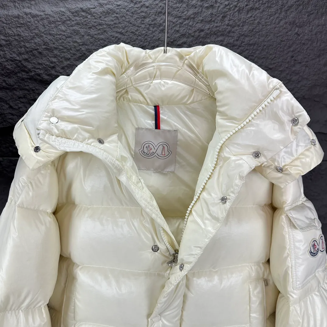 P390 Moncler/ 2026 70 、 。 DNA ， ， 。 Classic ， 、 。 Classic 70 。 Quality， 90 ，Premium Quality ， ，Black ！ Sizes M-3XL
